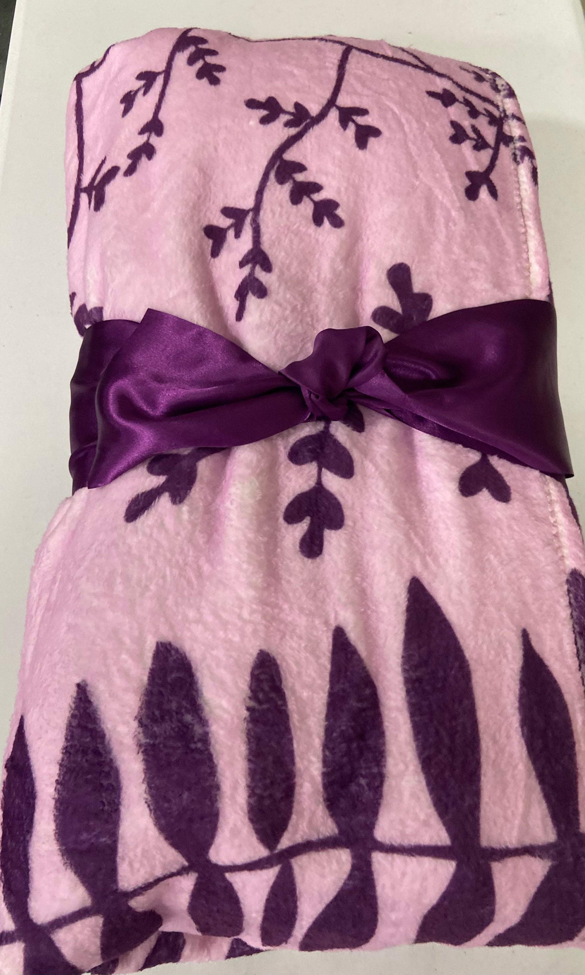 bella swan purple dress Some tops on @depop that I think Bella Swan would wear. Link in bio if you wanna add some of these pieces to your fall wardrobe #twilightoutfits #bellaswanoutfits #twilightaesthetic #twilightoutfit #Depop #backtoschooloutfit #